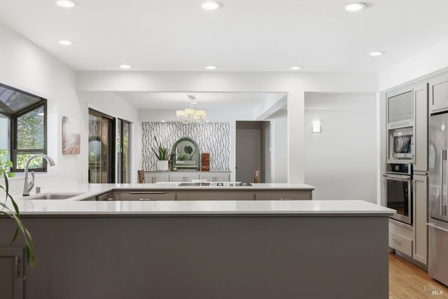 727 Cindy Ln, Petaluma, CA 94952