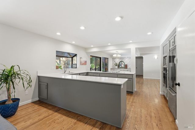 727 Cindy Ln, Petaluma, CA 94952