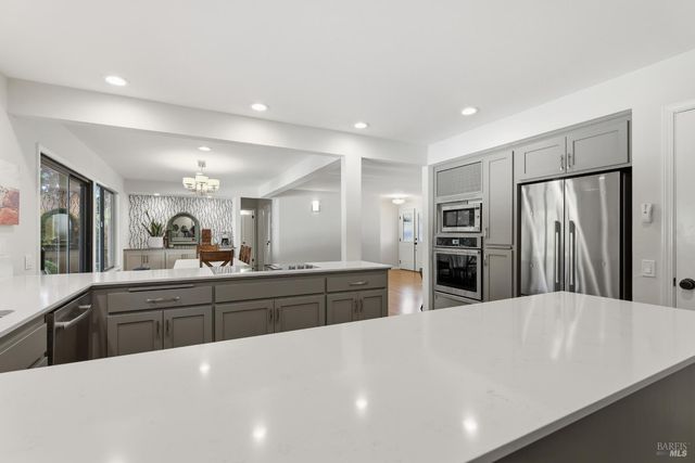 727 Cindy Ln, Petaluma, CA 94952