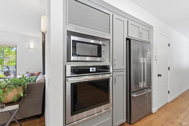 727 Cindy Ln, Petaluma, CA 94952