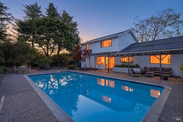 727 Cindy Ln, Petaluma, CA 94952