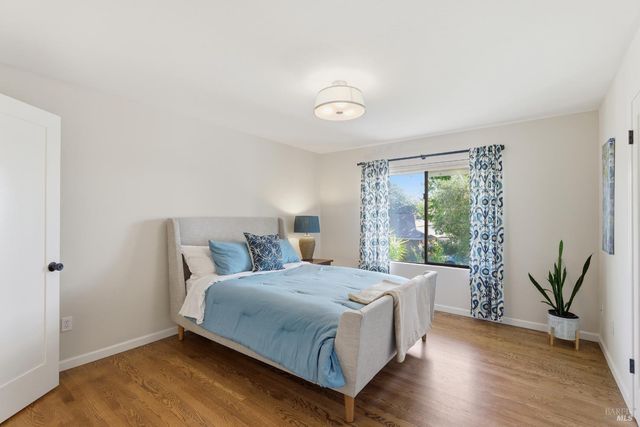 727 Cindy Ln, Petaluma, CA 94952