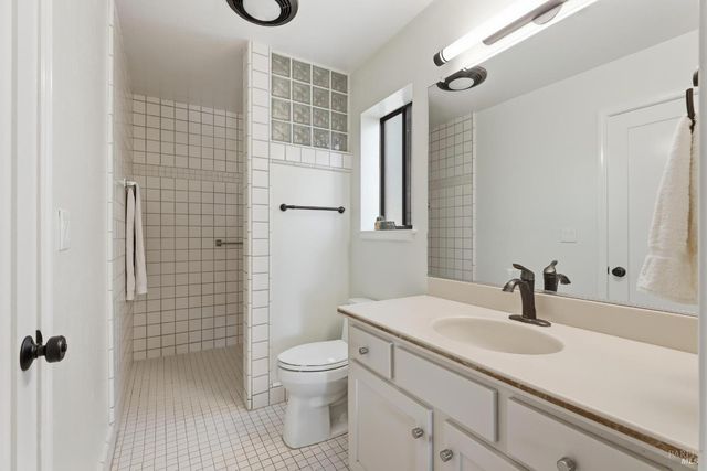 727 Cindy Ln, Petaluma, CA 94952