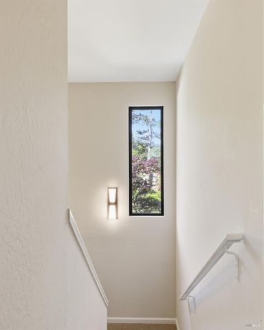 727 Cindy Ln, Petaluma, CA 94952