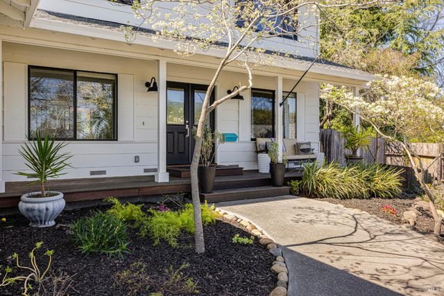 727 Cindy Ln, Petaluma, CA 94952