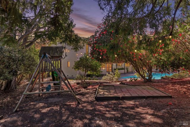 727 Cindy Ln, Petaluma, CA 94952