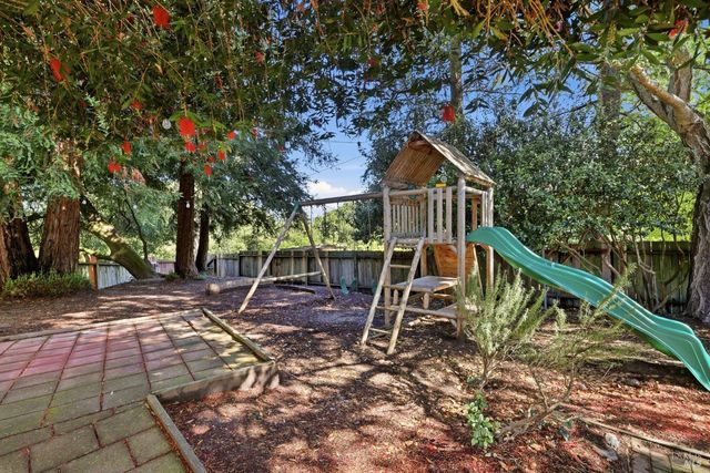 727 Cindy Ln, Petaluma, CA 94952