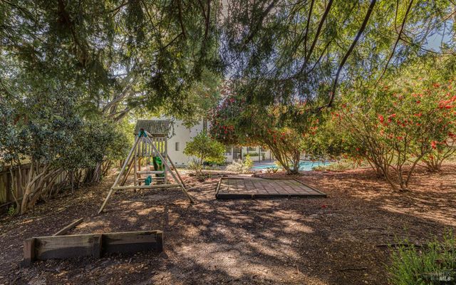 727 Cindy Ln, Petaluma, CA 94952