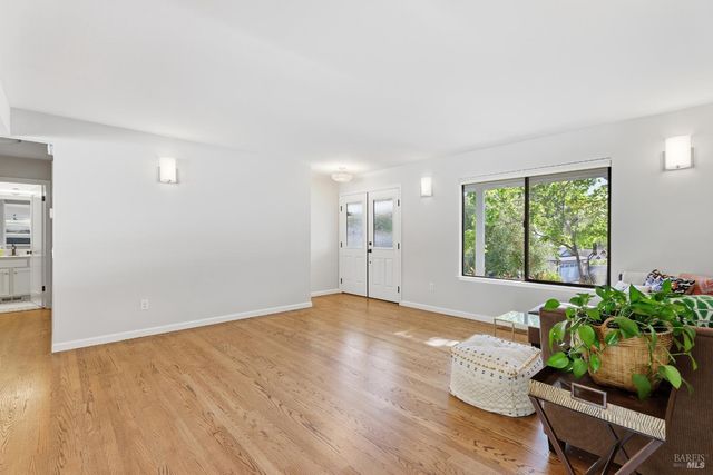 727 Cindy Ln, Petaluma, CA 94952