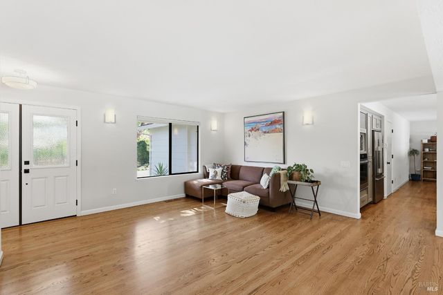 727 Cindy Ln, Petaluma, CA 94952