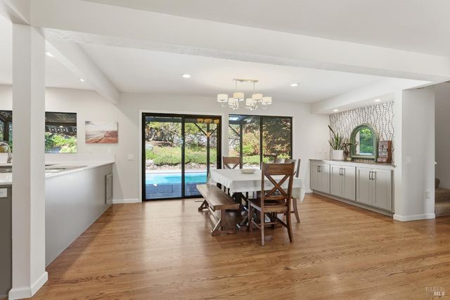 727 Cindy Ln, Petaluma, CA 94952