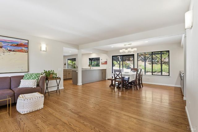 727 Cindy Ln, Petaluma, CA 94952