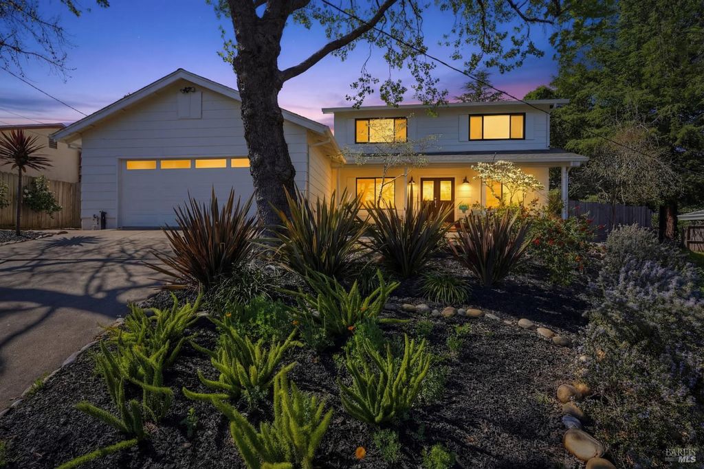 727 Cindy Ln, Petaluma, CA 94952