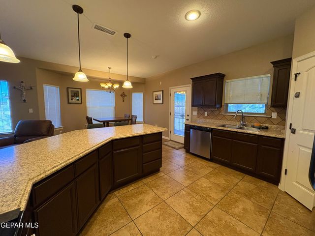 2836 Bear Rock Place, El Paso, TX 79938