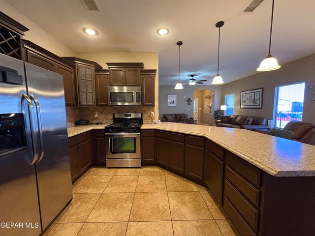 2836 Bear Rock Place, El Paso, TX 79938