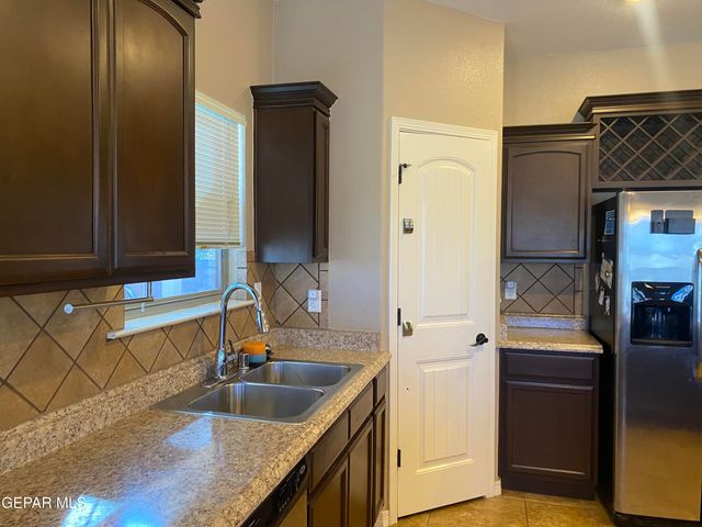 2836 Bear Rock Place, El Paso, TX 79938