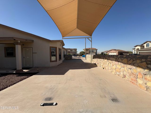 2836 Bear Rock Place, El Paso, TX 79938