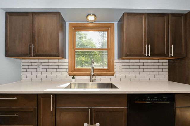 45 N Maria DRIVE, Elkhorn, WI 53121