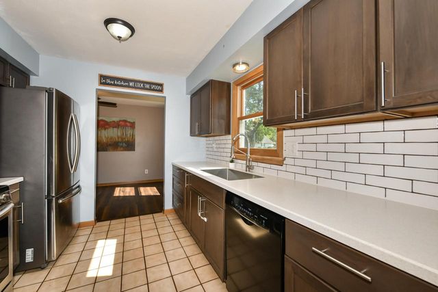 45 N Maria DRIVE, Elkhorn, WI 53121