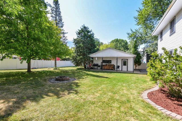 45 N Maria DRIVE, Elkhorn, WI 53121