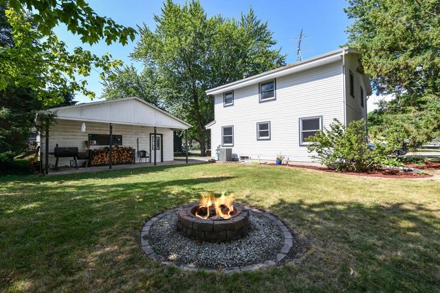 45 N Maria DRIVE, Elkhorn, WI 53121