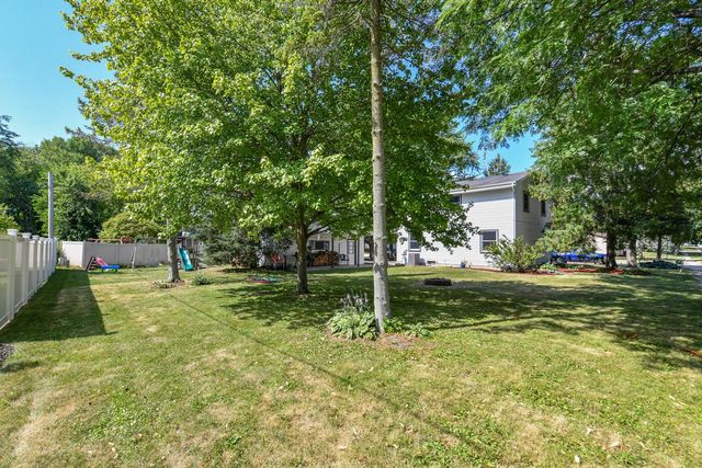 45 N Maria DRIVE, Elkhorn, WI 53121