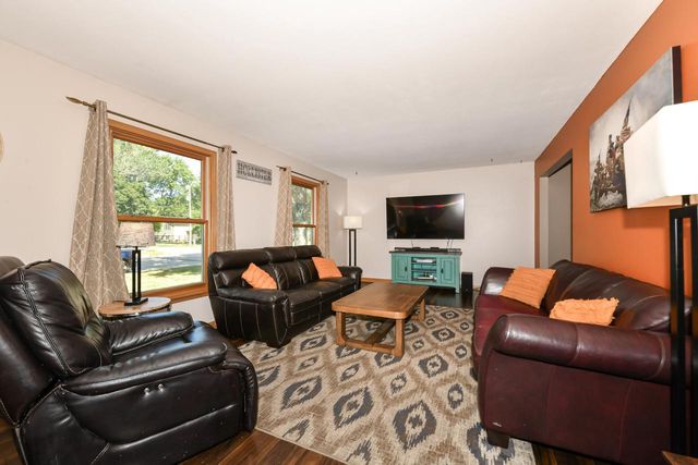 45 N Maria DRIVE, Elkhorn, WI 53121