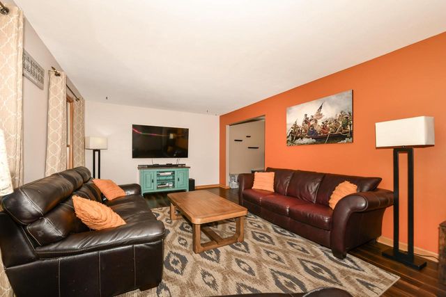 45 N Maria DRIVE, Elkhorn, WI 53121