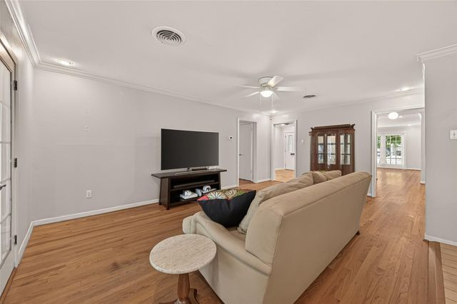 10807 Oasis Drive, Houston, TX 77096