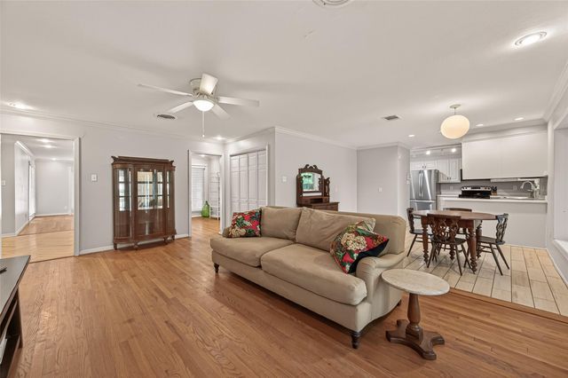 10807 Oasis Drive, Houston, TX 77096