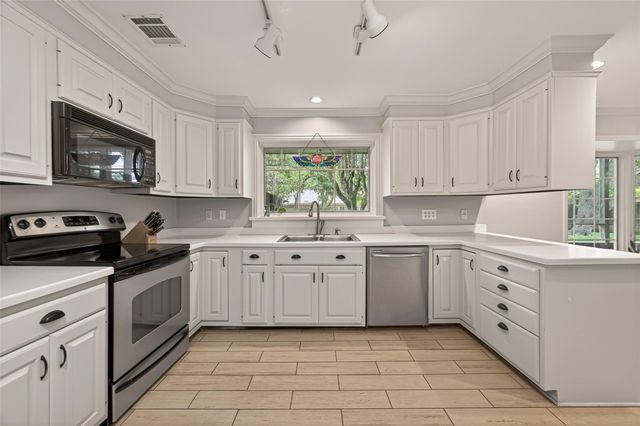 10807 Oasis Drive, Houston, TX 77096