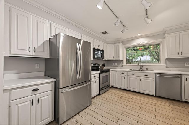 10807 Oasis Drive, Houston, TX 77096