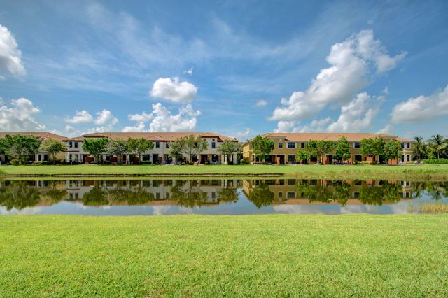 10385 Wellington Parc Drive, Wellington, FL 33449