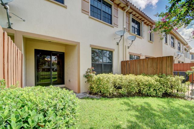 10385 Wellington Parc Drive, Wellington, FL 33449