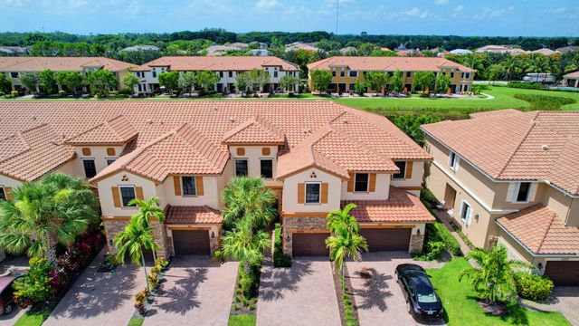 10385 Wellington Parc Drive, Wellington, FL 33449