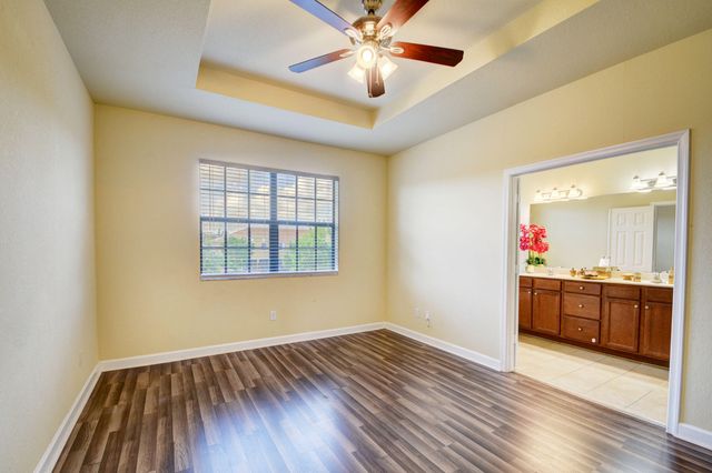10385 Wellington Parc Drive, Wellington, FL 33449