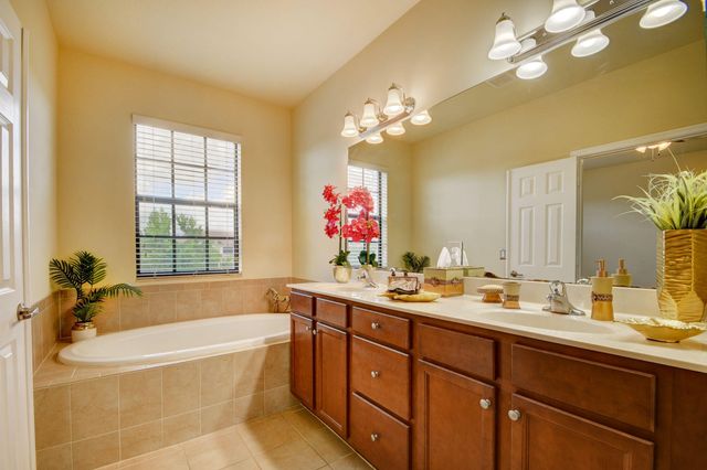 10385 Wellington Parc Drive, Wellington, FL 33449