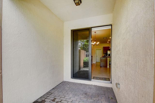 10385 Wellington Parc Drive, Wellington, FL 33449