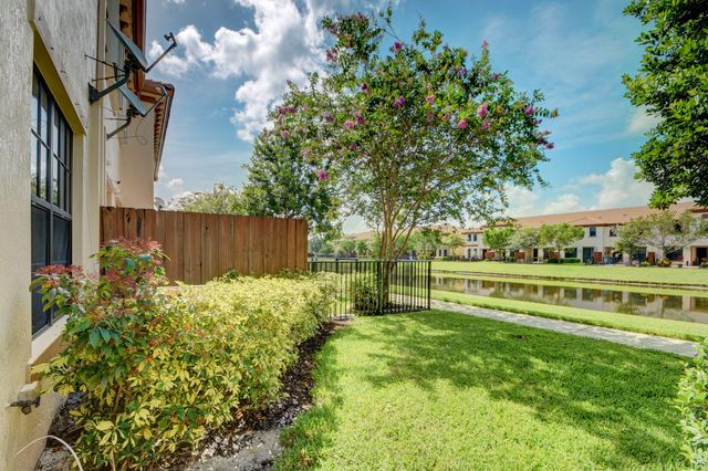 10385 Wellington Parc Drive, Wellington, FL 33449