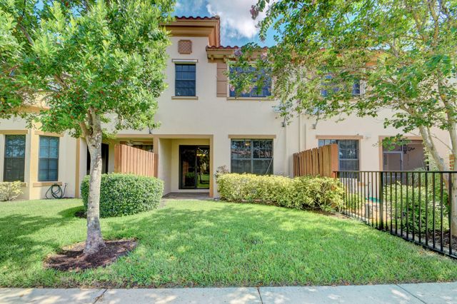 10385 Wellington Parc Drive, Wellington, FL 33449