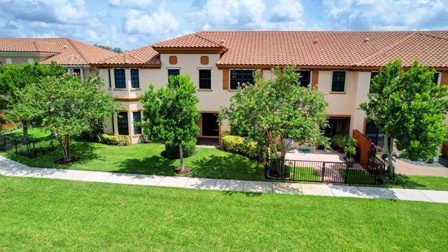 10385 Wellington Parc Drive, Wellington, FL 33449