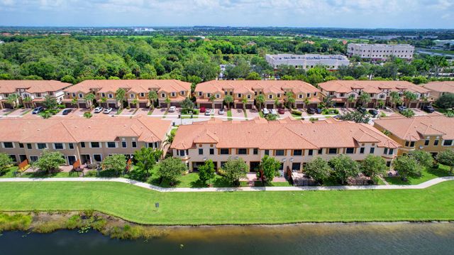 10385 Wellington Parc Drive, Wellington, FL 33449