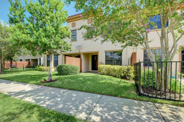 10385 Wellington Parc Drive, Wellington, FL 33449