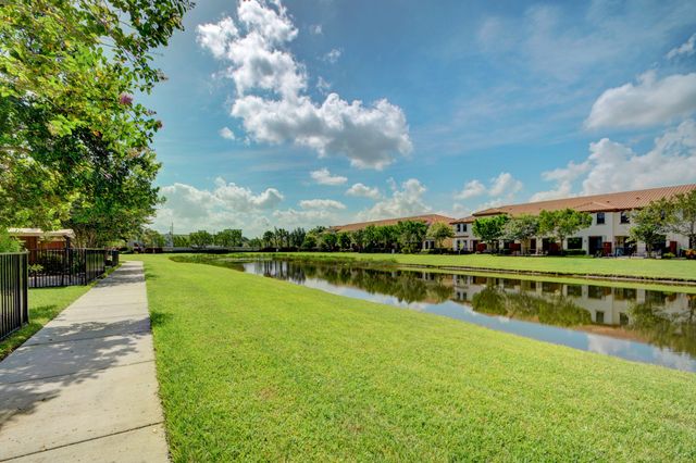 10385 Wellington Parc Drive, Wellington, FL 33449
