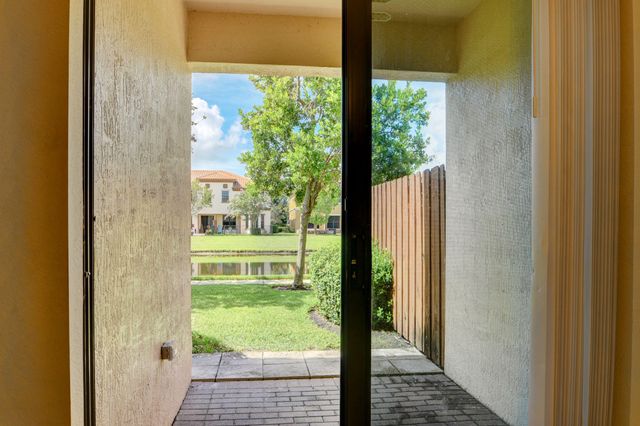 10385 Wellington Parc Drive, Wellington, FL 33449
