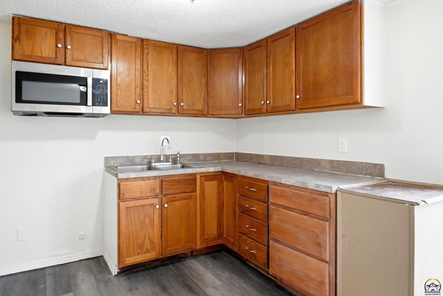 420 SW Clay ST, Topeka, KS 66606