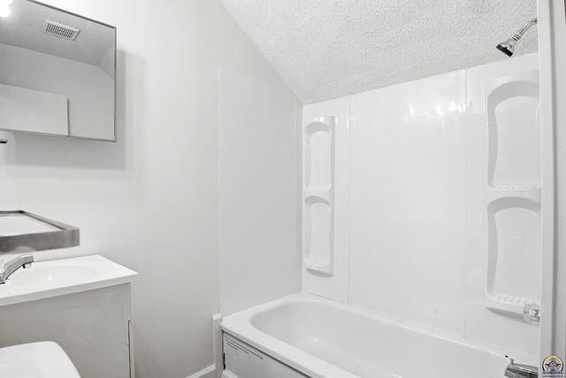 420 SW Clay ST, Topeka, KS 66606