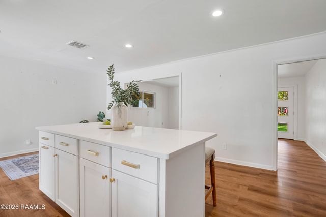 220 Woodvale Avenue, Lafayette, LA 70503