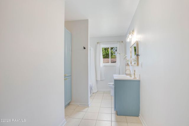 220 Woodvale Avenue, Lafayette, LA 70503