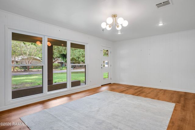 220 Woodvale Avenue, Lafayette, LA 70503